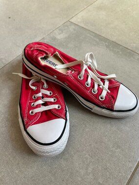 Converse Chuck Taylor All Star Low Tops in Red - size 7